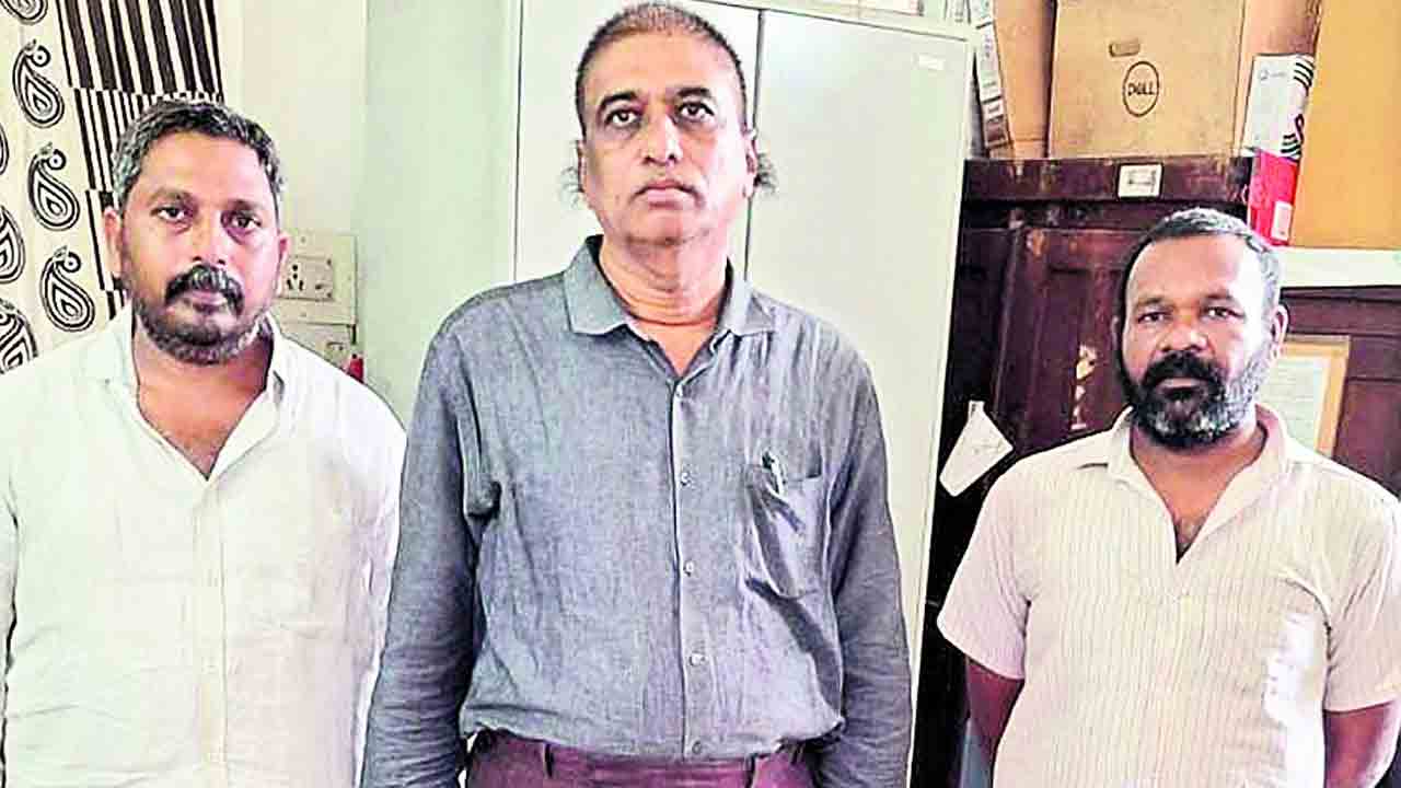 మానుకోట డీటీవో గౌస్‌ పాషా అరెస్ట్‌