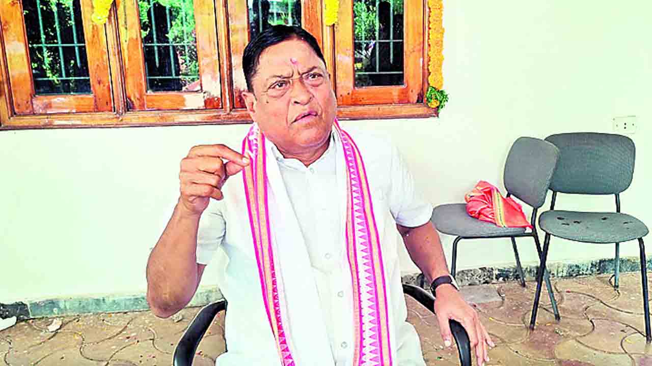 రేవంత్‌రెడ్డి ముక్కు నేలకు రాయాలి