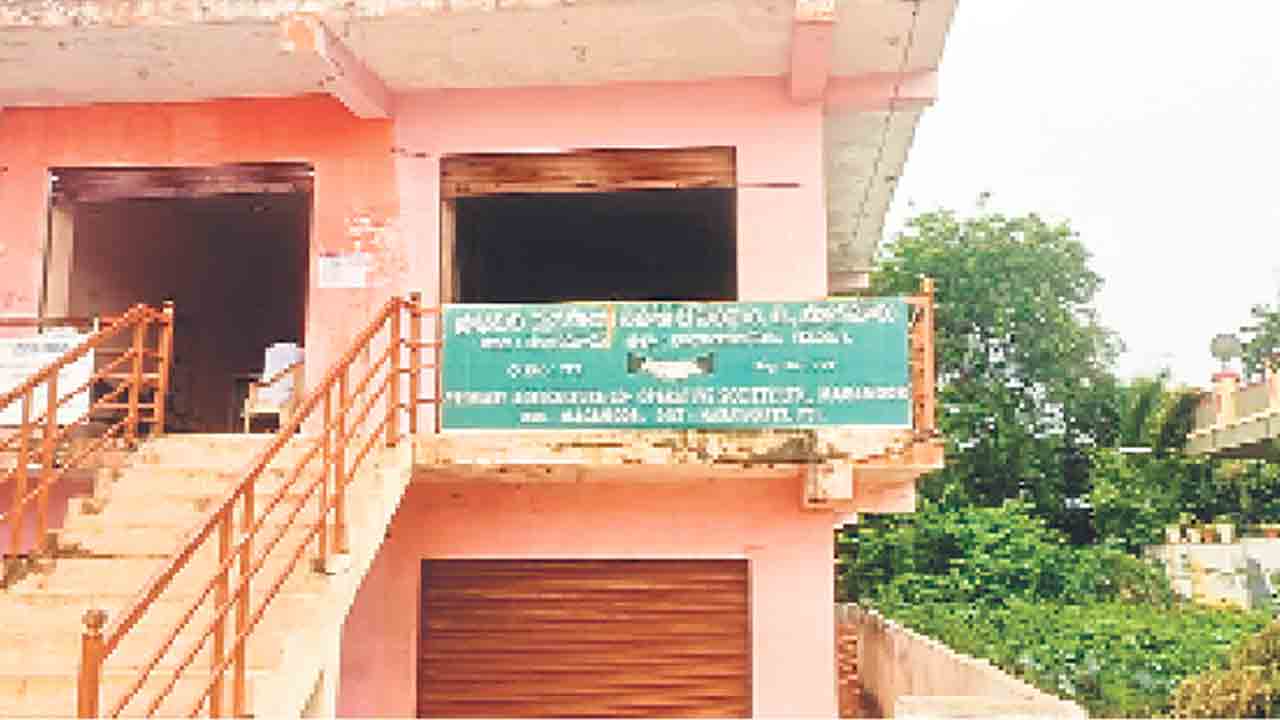 51 మంది దూరం !