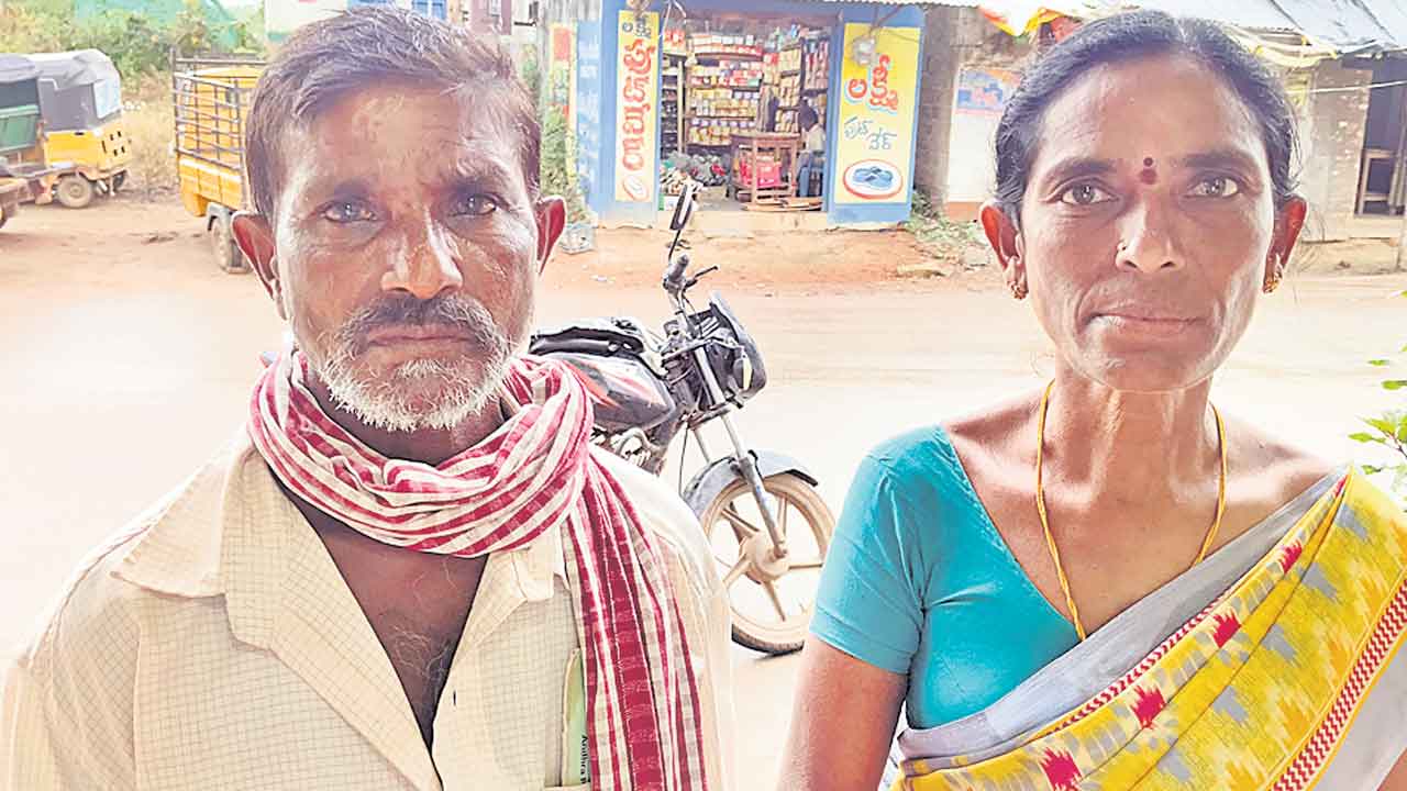 APGVB | మహిళా సంఘంలో ఉన్న అప్పు కింద రుణమాఫీ పైసలు తీసుకున్నరు..