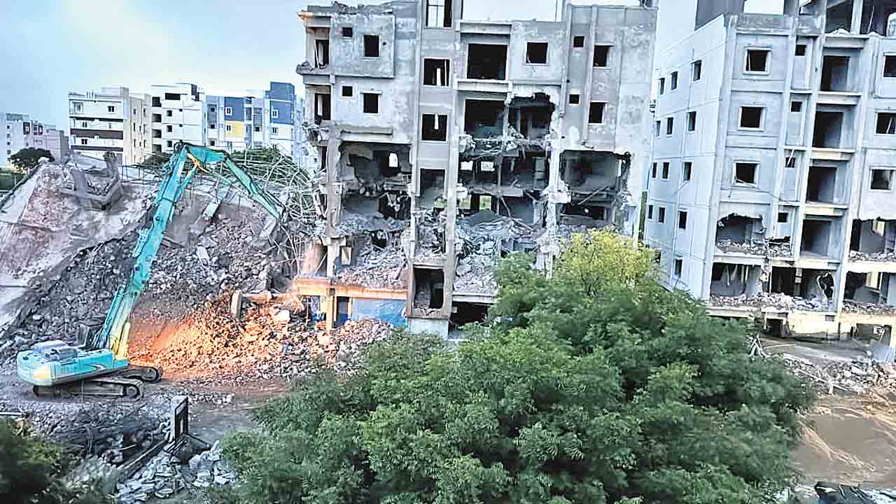 హైడ్రా కొరడా!