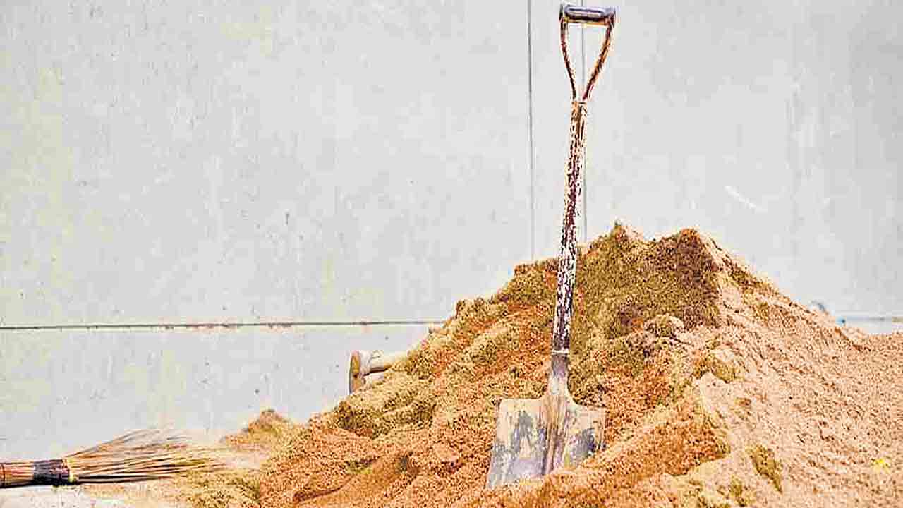 ఇసుక తోడేందుకు ఈపీసీ విధానం!