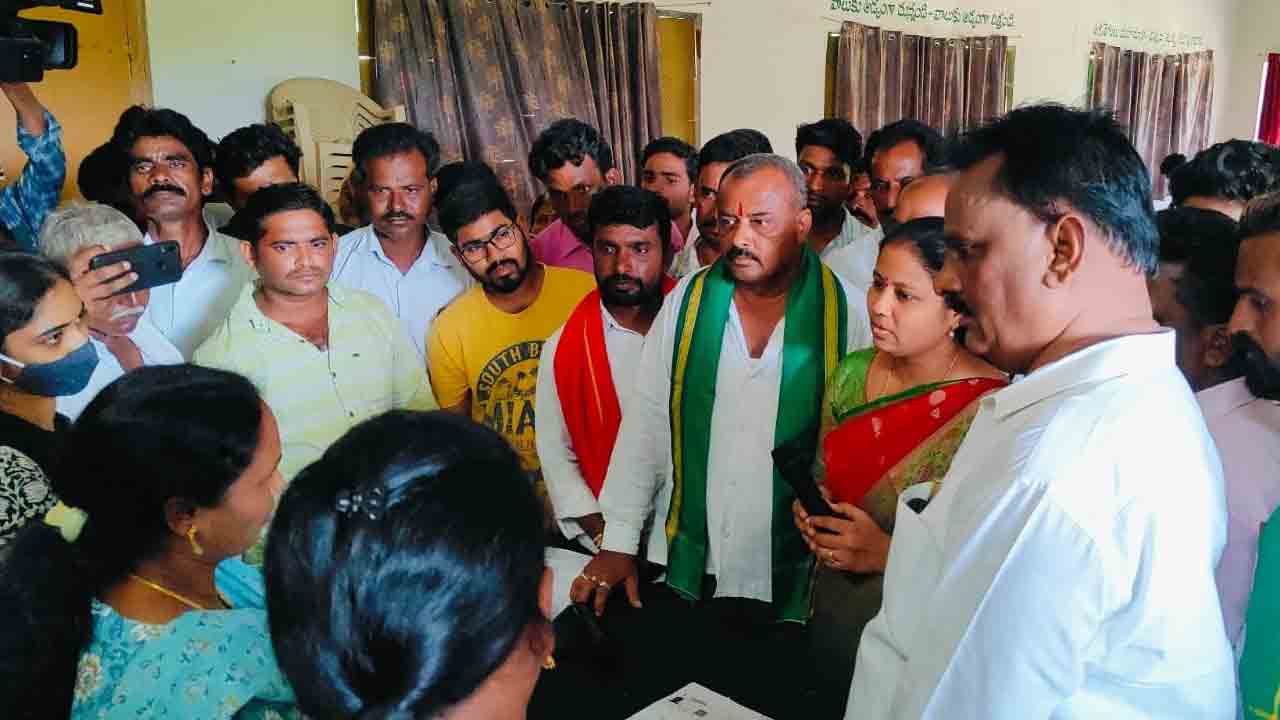 అర్హులందరికీ రెండు లక్షలు మాఫీ చేయాలి