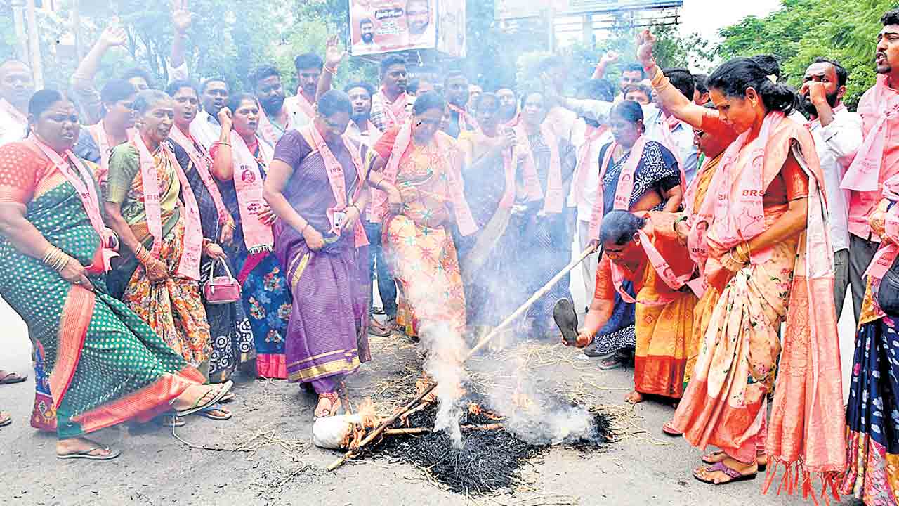 షేమ్‌.. షేమ్‌ సీఎం.. భగ్గుమన్న రాష్ట్రం