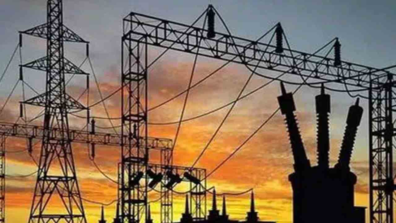 కరెంట్‌ ఇట్లనే పోతది.. ఇన్వర్టర్‌ కొనుక్కోండి