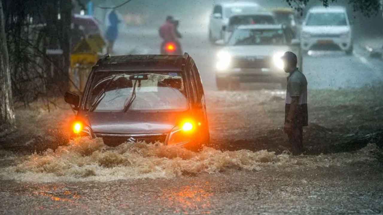 Heavy Rain | ఢిల్లీలో కుండపోత ఆరుగురి మృతి..