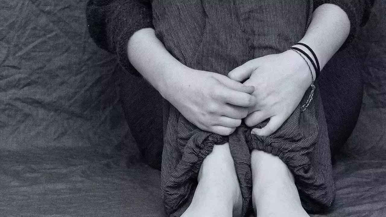 దవాఖానలో మైనర్‌పై గ్యాంగ్‌రేప్‌