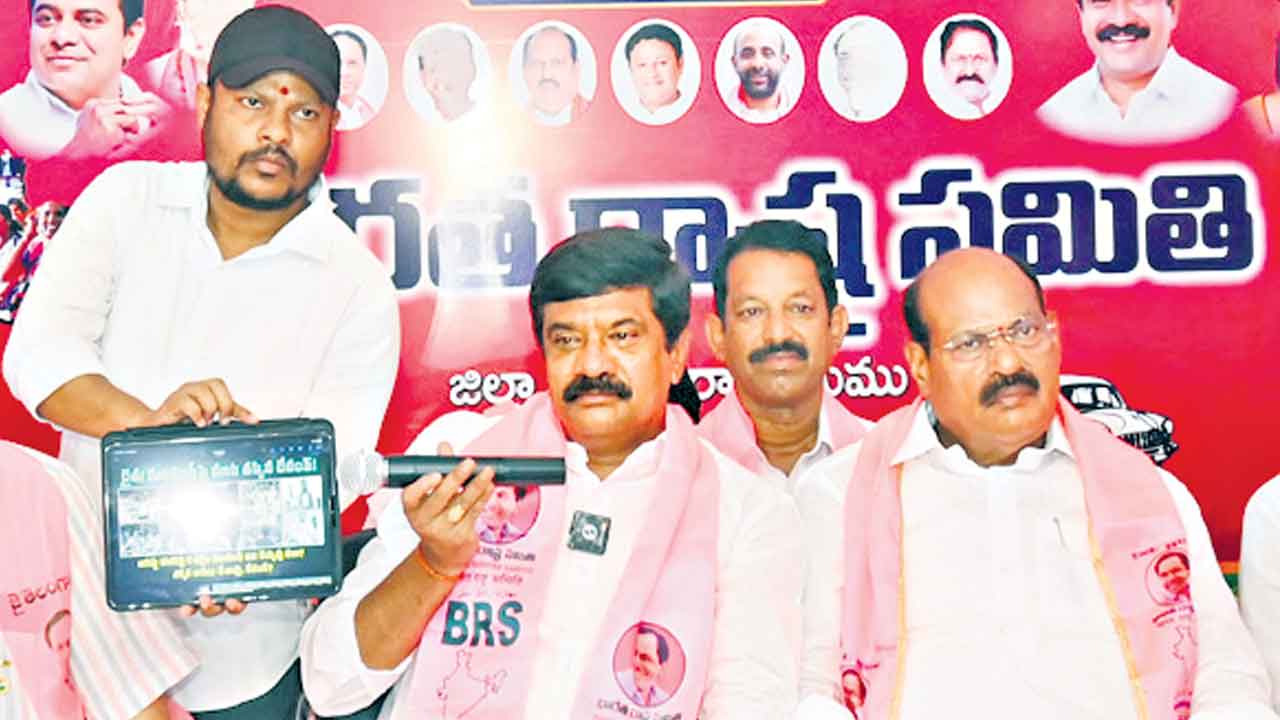 రేవంత్‌పై రైతులు తిరగబడాలి
