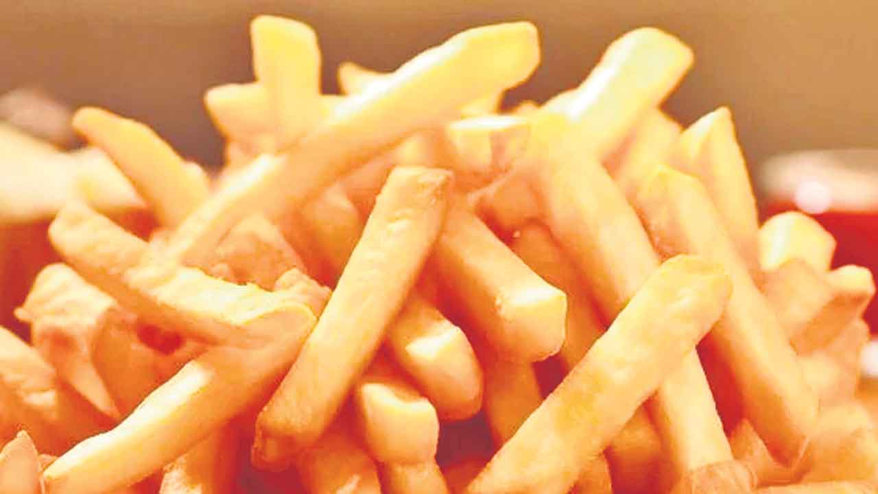 French Fries | ఫ్రెంచ్‌ ఫ్రైస్‌ తిననివ్వలేదని భర్తపై కేసు.. కారులో హెల్మెట్‌ ధరించలేదని ఫైన్‌!