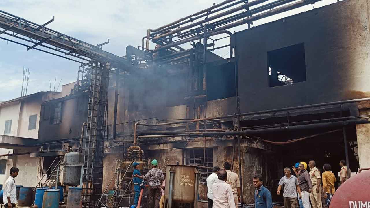 ల్యాబ్‌ రియాక్టర్‌లో గ్యాస్‌ లీకేజీ