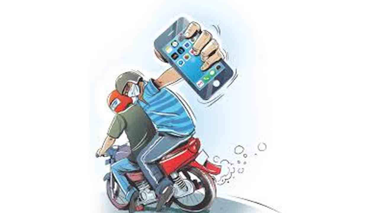 Hyderabad | నిఘా అంతంత మాత్రమే.. హైదరాబాద్‌లో మళ్లీ పెరుగుతున్న సెల్‌ఫోన్‌ స్నాచింగ్‌లు