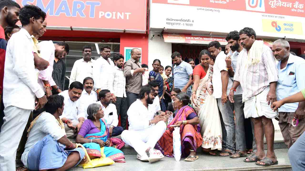 మాఫీ చేస్తలేరు సారూ..