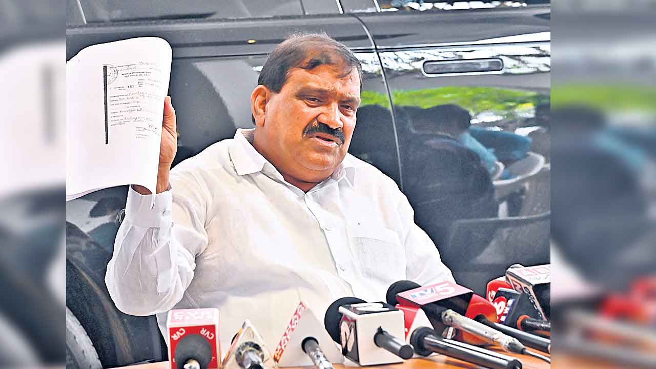 నోటీసులు ఇస్తే తెల్లారే కూల్చేస్తా..