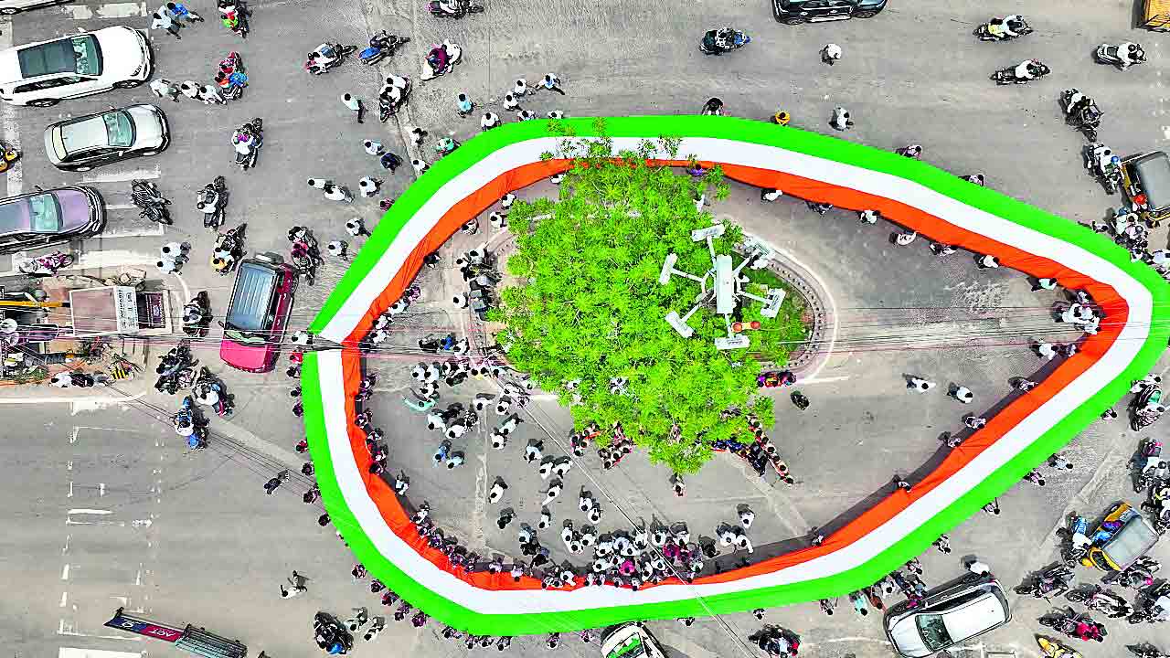 మురిసిన మువ్వన్నెలు