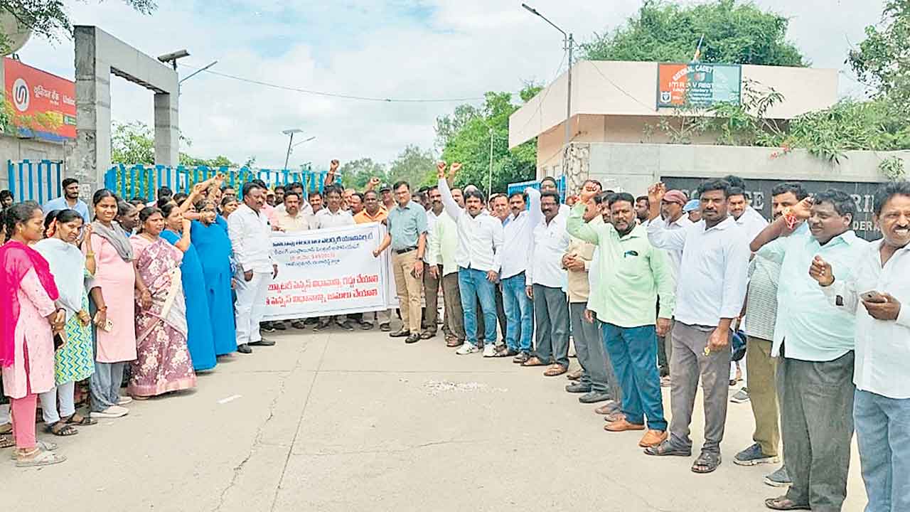 పాత పెన్షన్‌ విధానాన్ని అమలుచేయాలి