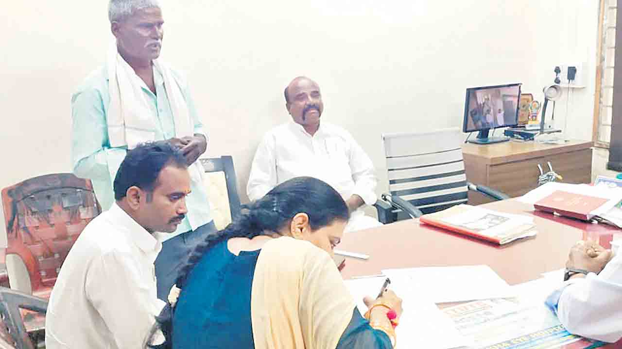 తహసీల్దార్‌పై విచారణ