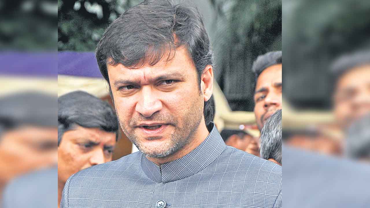 అక్బర్‌ వార్నింగ్‌.. హైడ్రా వెనక్కి!