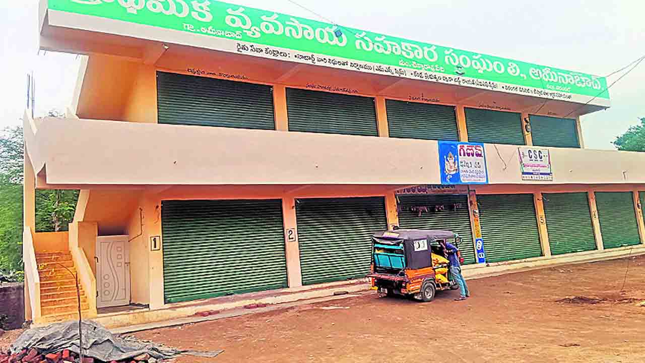 కొర్రీలతో 588 మందికి మొండిచేయి