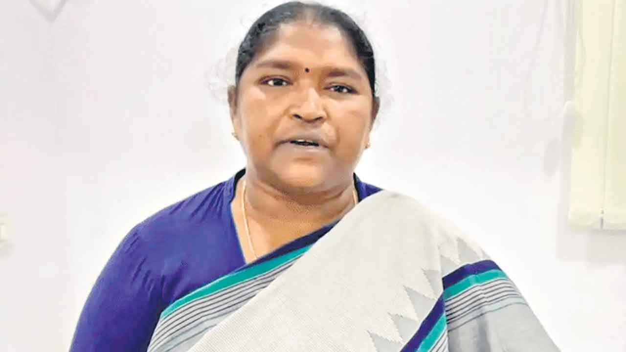 Minister Seethakka | సీతక్కా.. మా రుణం మాఫీ కాలేదంటూ జగ్గన్నపేట అన్నదాతల ఆవేదన