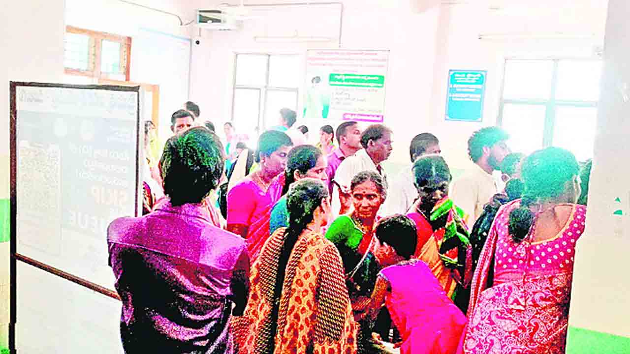 నిలిచిన బయో కెమిస్ట్రీ పరీక్షలు