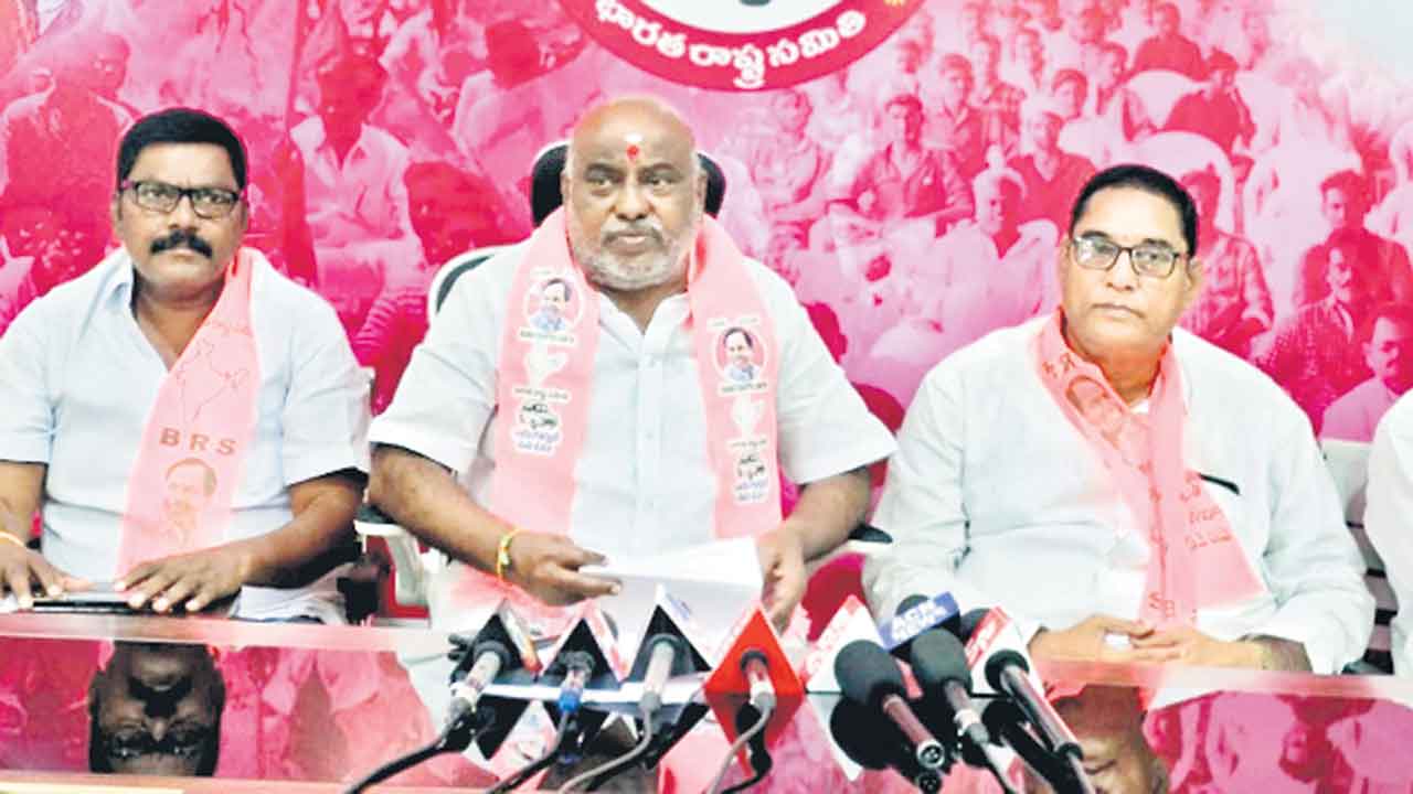 హెల్త్‌ ఎమర్జెన్సీ ప్రకటించాలి