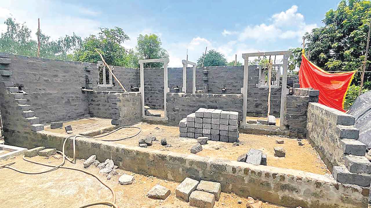 Bhadrachalam | భద్రాద్రి ఆలయ భూముల్లో అక్రమ కట్టడాలు.. అన్నీ ఏపీ పరిధిలోనే