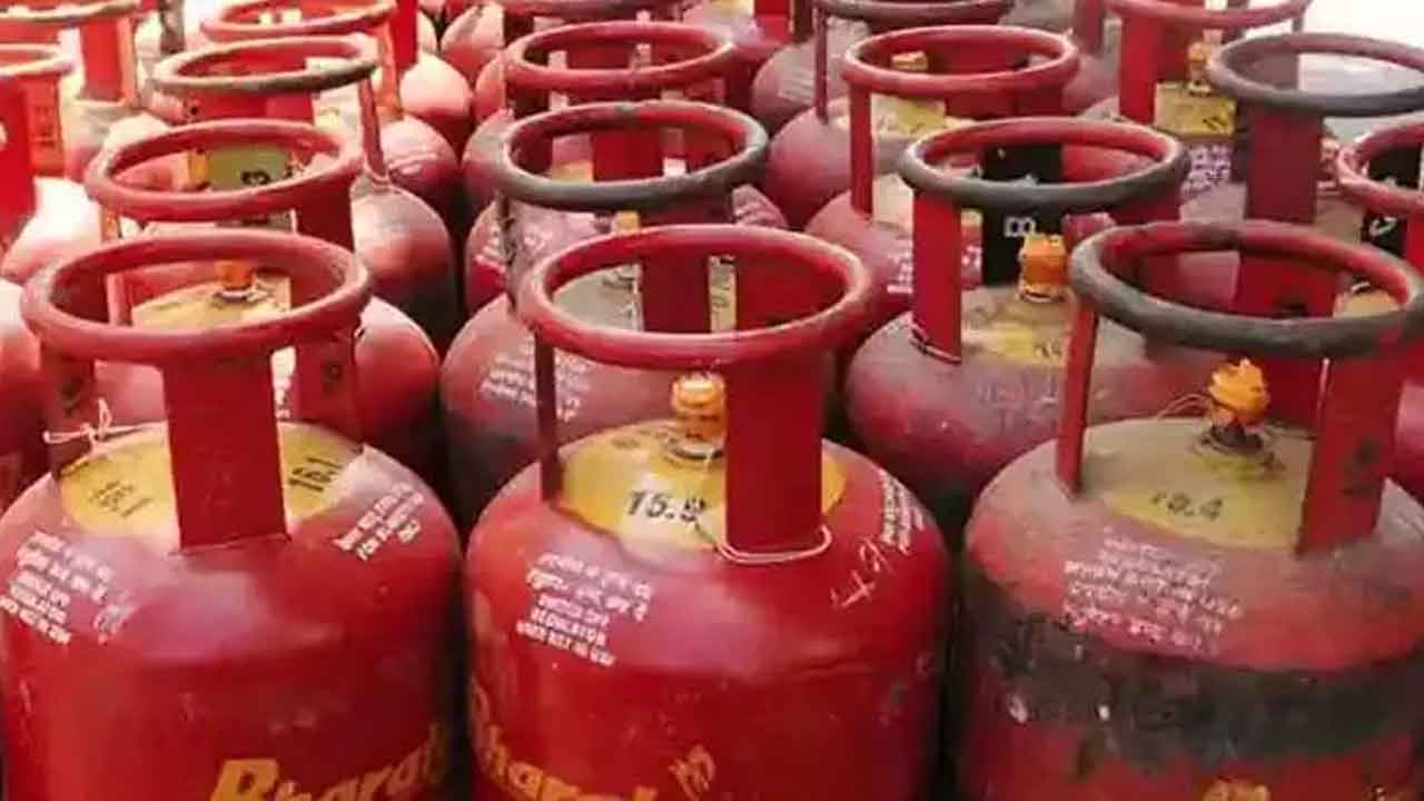 వాణిజ్య సిలిండర్‌పై రూ.6.5 పెంపు