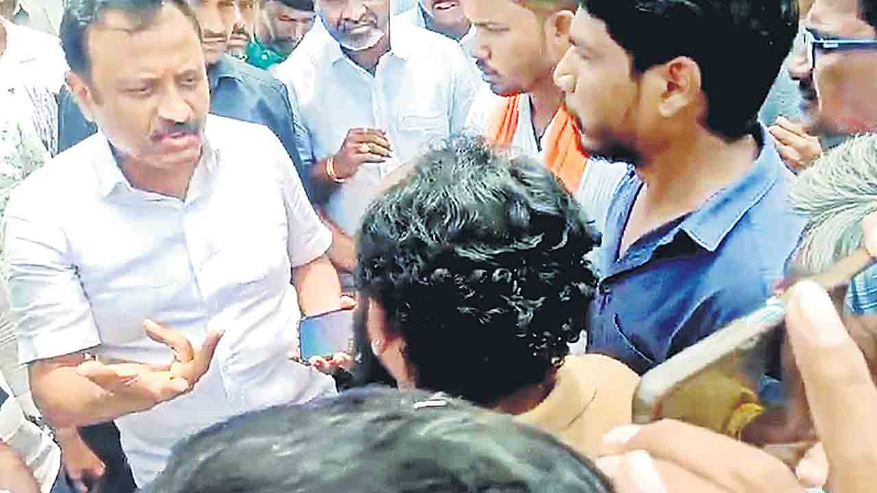 ఏం తమాషాలు చేస్తున్తారా ?