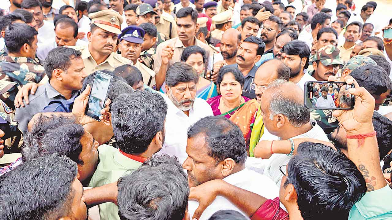 సంక్షేమ పథకాలకు వేర్వేరు గుర్తింపు కార్డులు