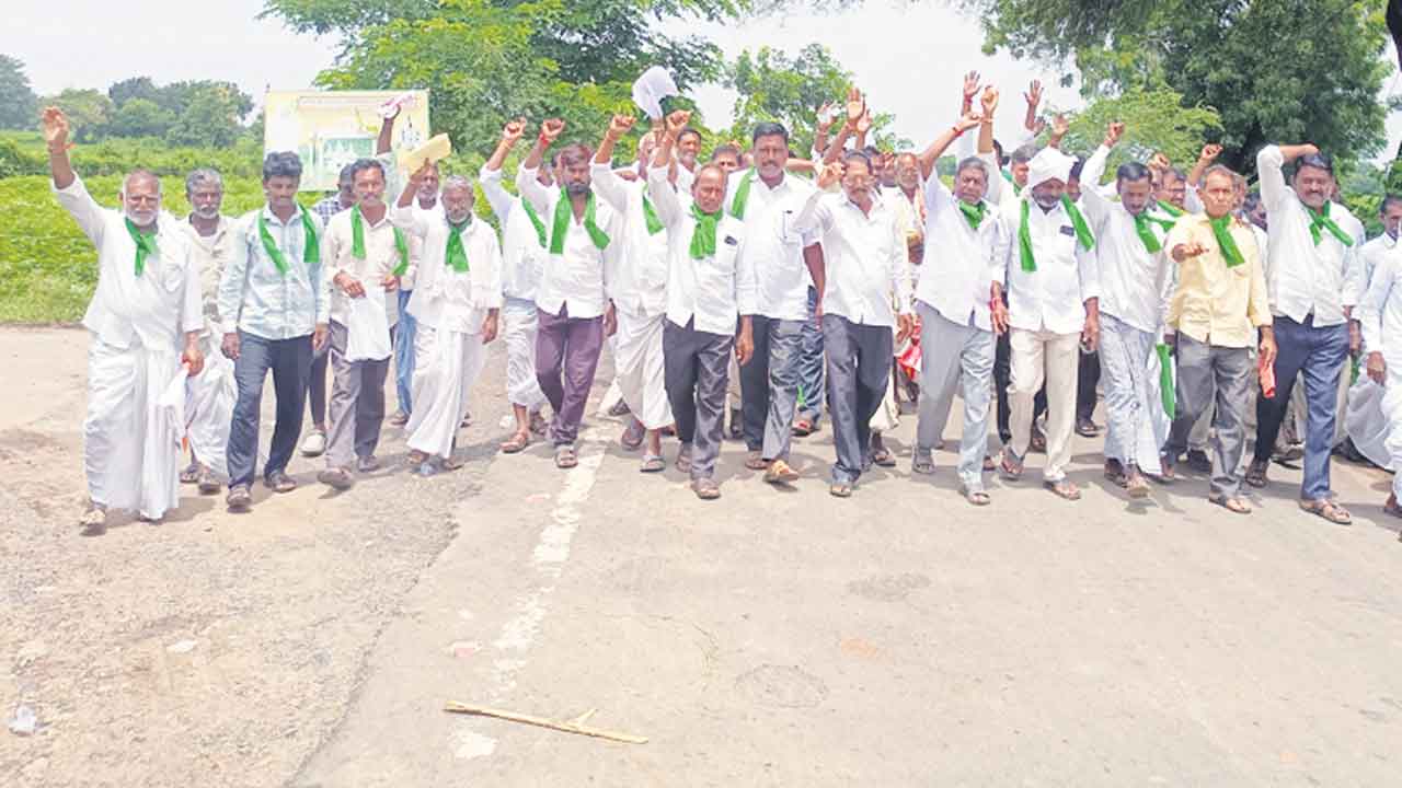 రుణమాఫీ కోసం పాదయాత్ర