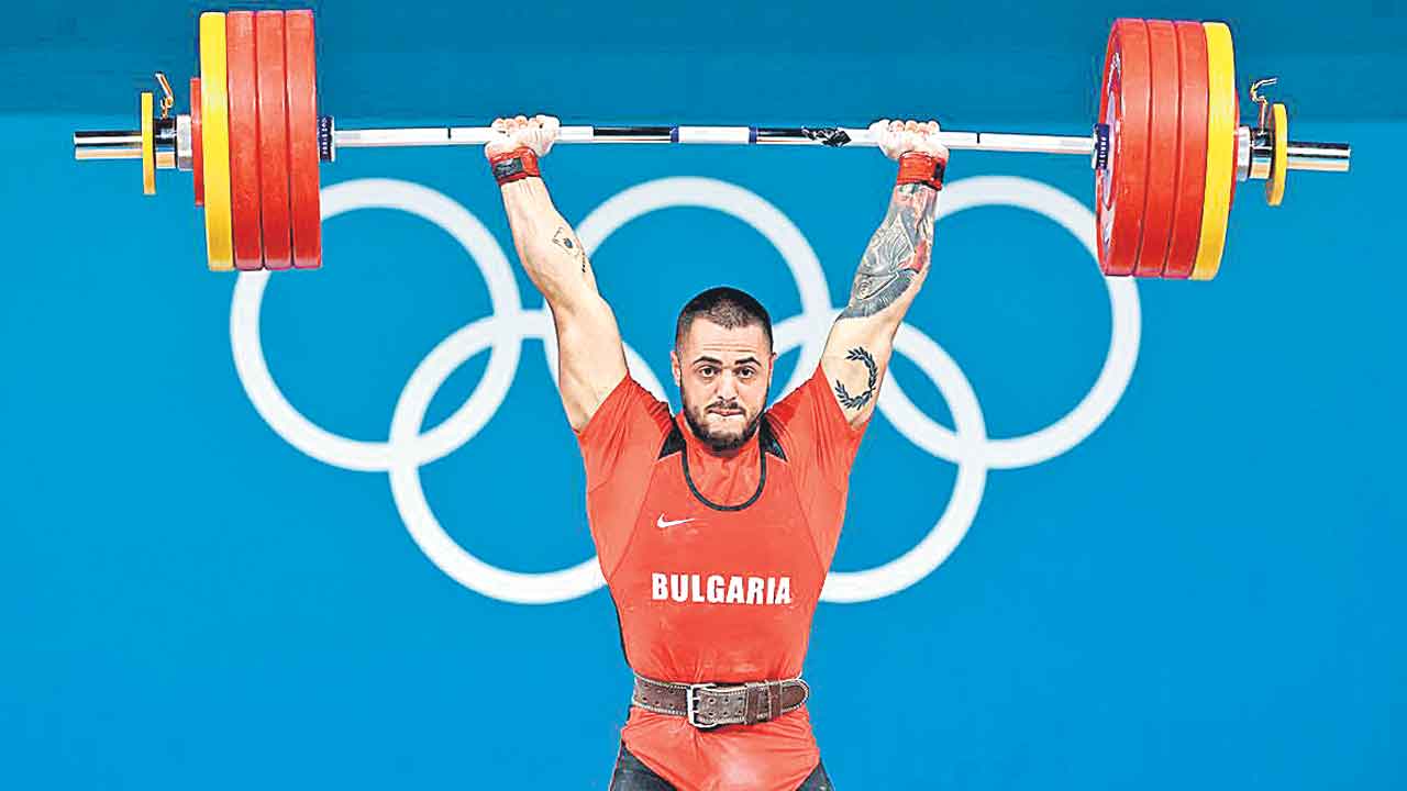 Karlos Nasar | 404 కిలోలు ఎత్తిపడేశాడు.. ప్రపంచ రికార్డుల దుమ్ము దులిపేశాడు