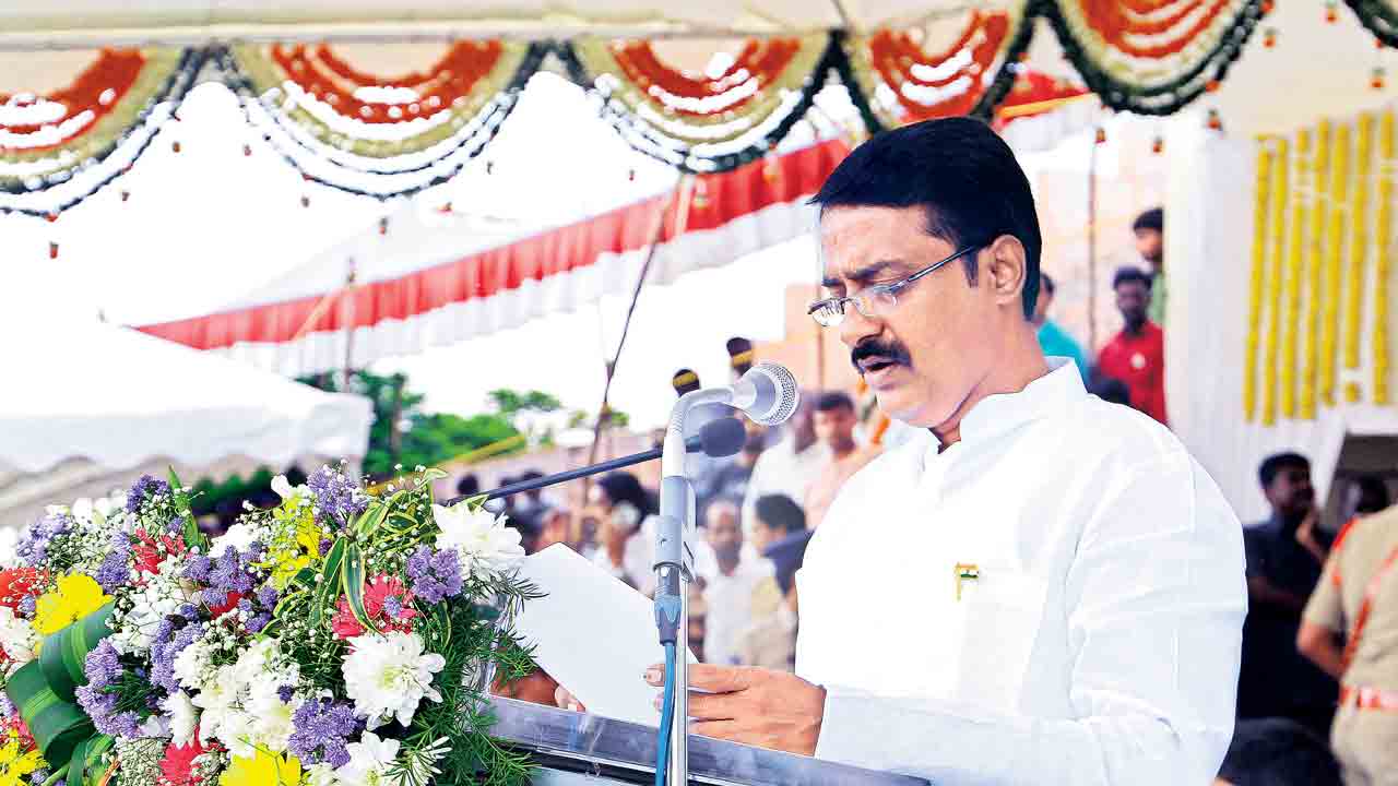 ప్రజా సమస్యలను పరిష్కరిస్తున్నాం..