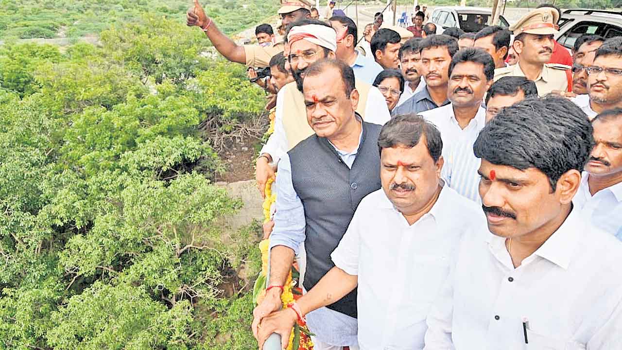 ఏటా 6.5 లక్షల కొత్త ఆయకట్టు సృష్టి