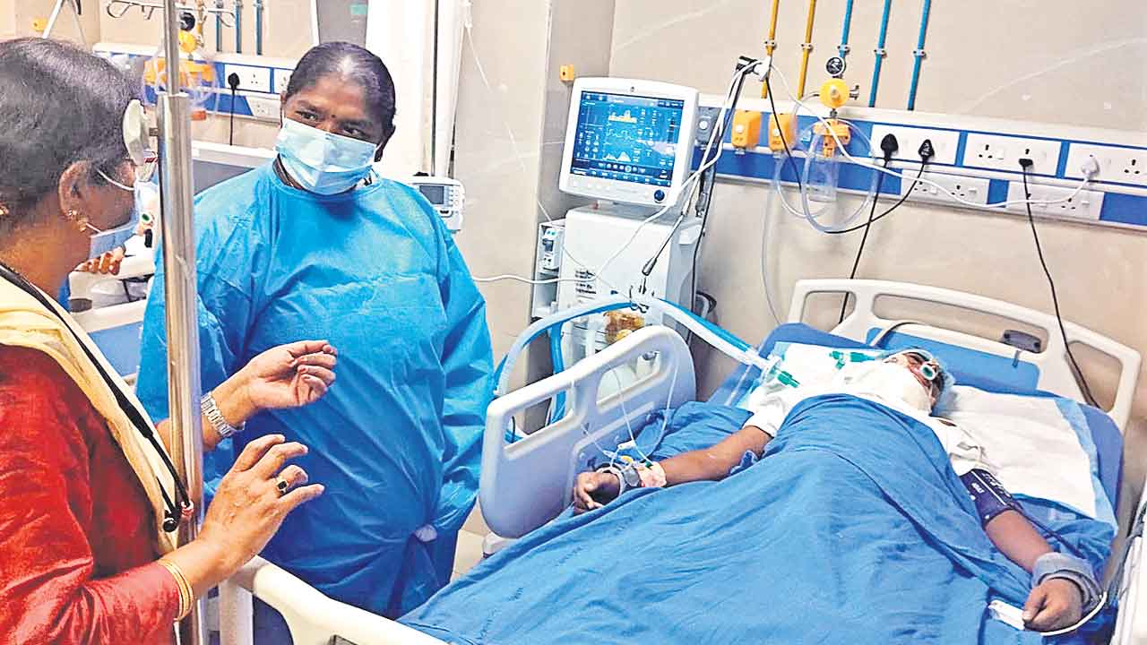 నిమ్స్‌లో విద్యార్థి ఆరోగ్యంపై మంత్రి ఆరా