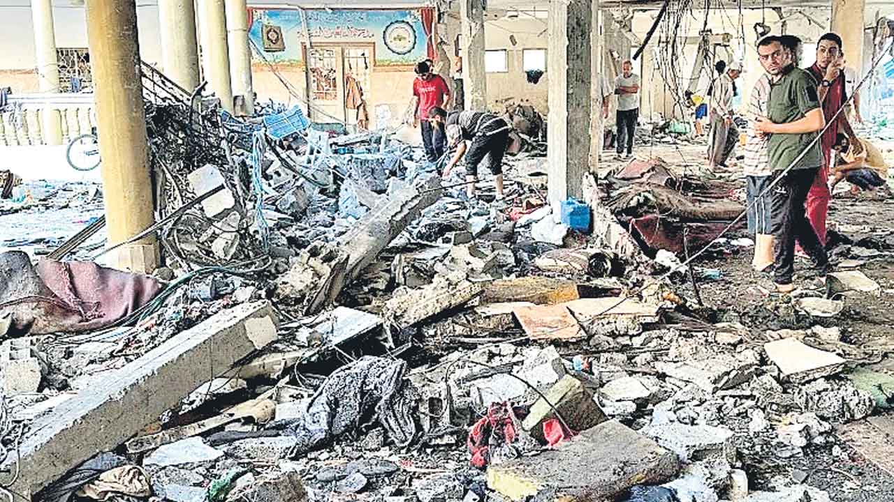 Gaza | గాజాలో బడిపై ఇజ్రాయెల్‌ దాడి.. 80 మంది మృతి