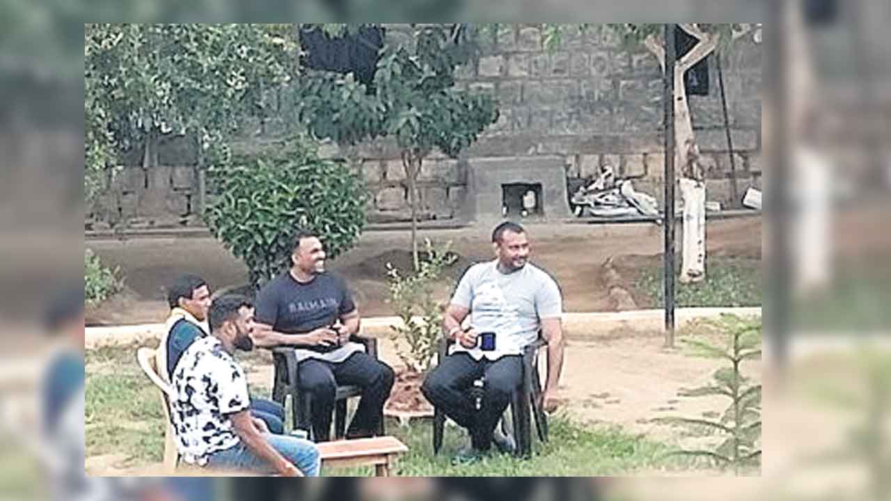 నటుడు దర్శన్‌కు జైలులో రాజ భోగాలు