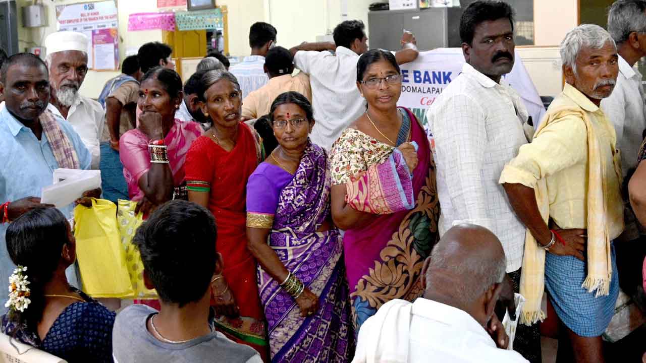 రుణమాఫీ ఫిర్యాదుల వెల్లువ