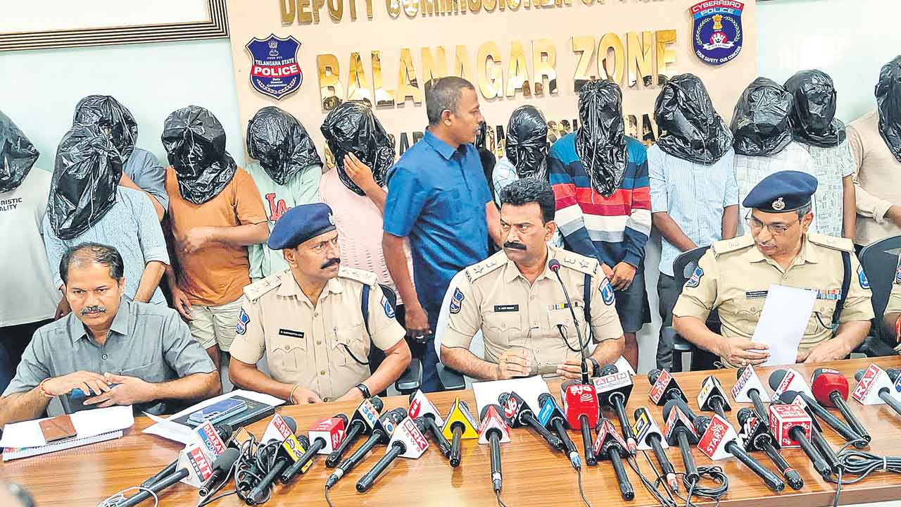 Gajularamaram | బెదిరింపులు సెటిల్‌మెంట్లు.. మాఫియా తరహాలో కలరింగ్‌.. నరేశ్‌ దందాలు ఇంతింత కాదు