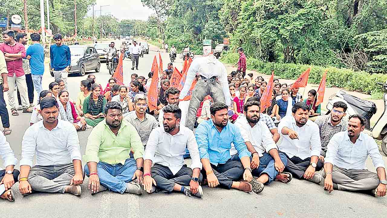 OU | ఓయూలో మరోసారి ఉద్రిక్తత.. పోలీసులకు విద్యార్థులకు మధ్య బాహాబాహీ