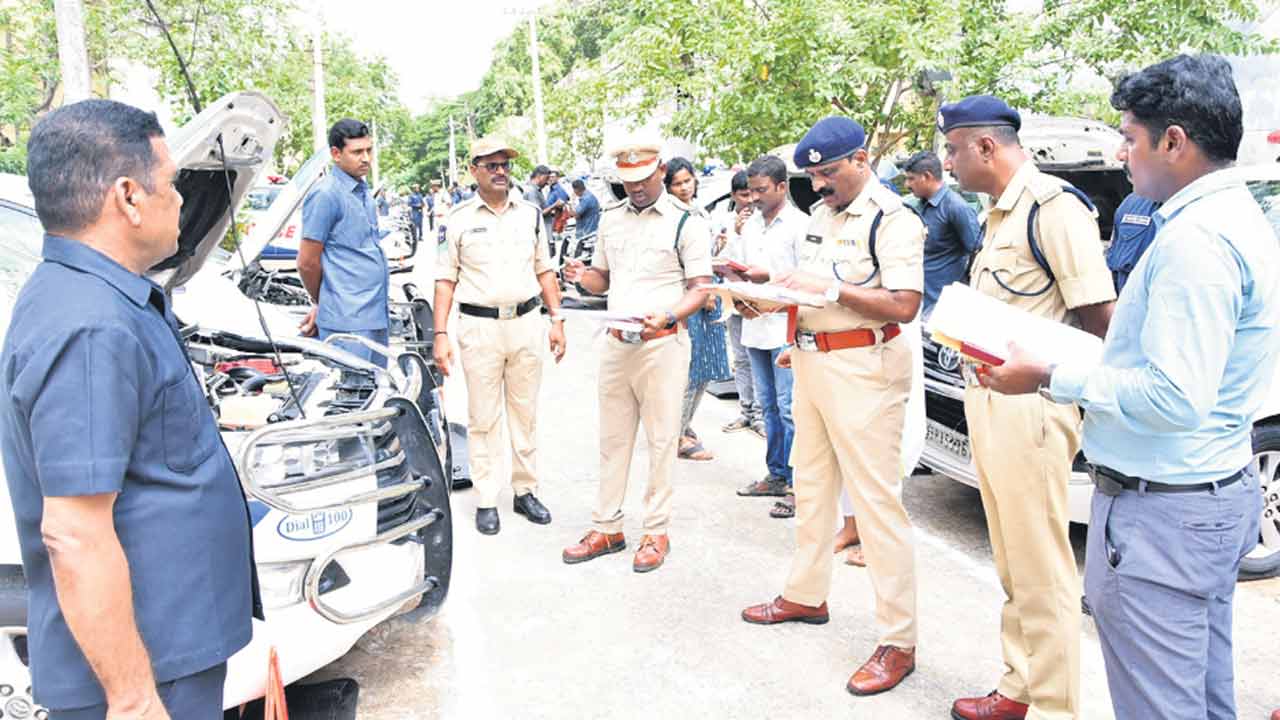పోలీస్‌ వాహనాలు కండిషన్లో ఉంచాలి