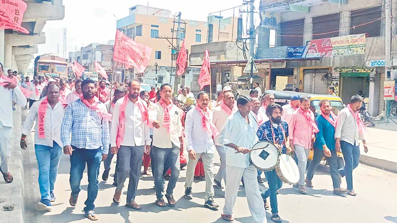 మందమర్రి బల్దియా ఎదుట బీఆర్‌ఎస్‌ ధర్నా