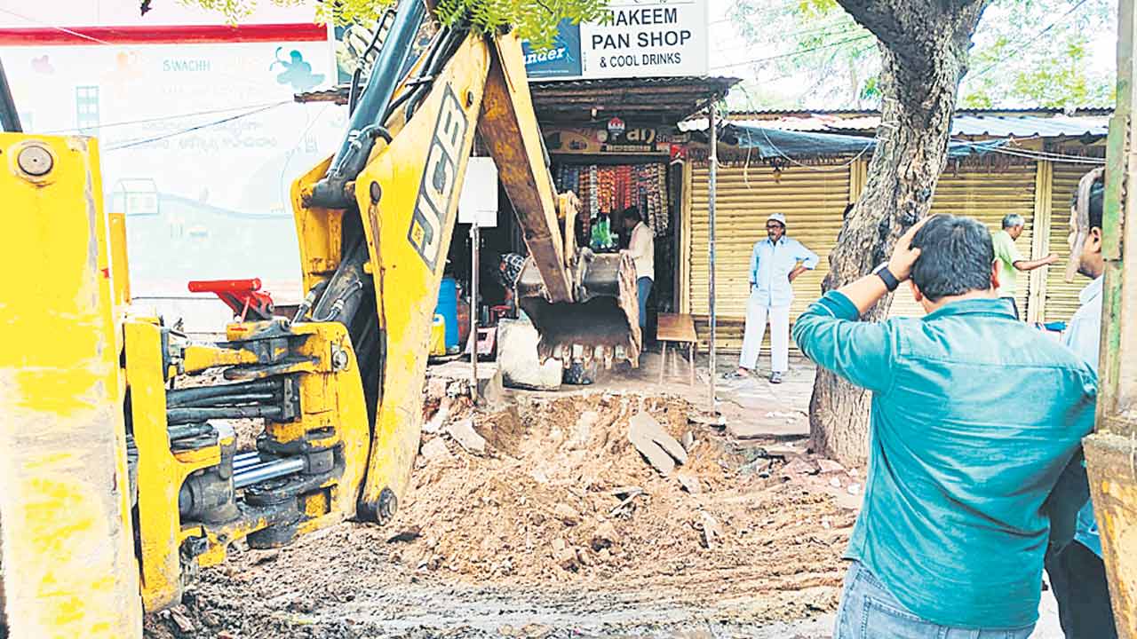 ఆక్రమణల తొలగింపు