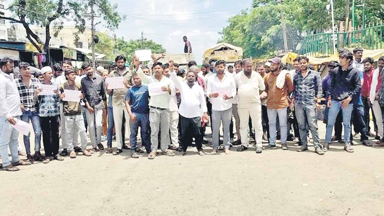 జైనూర్‌ సీహెచ్‌సీలో వైద్యులను నియమించండి