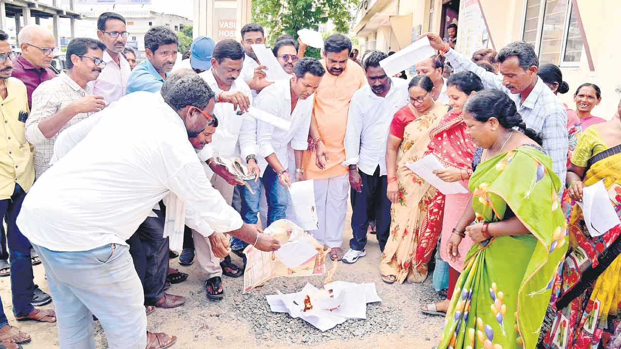 మార్పు ఎవరికోసమో?!
