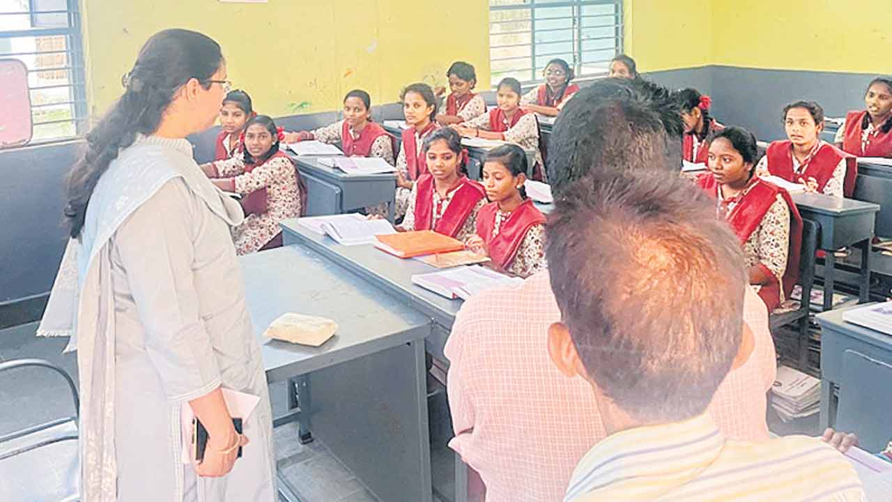 గిరి సంక్షేమశాఖలో బదిలలు