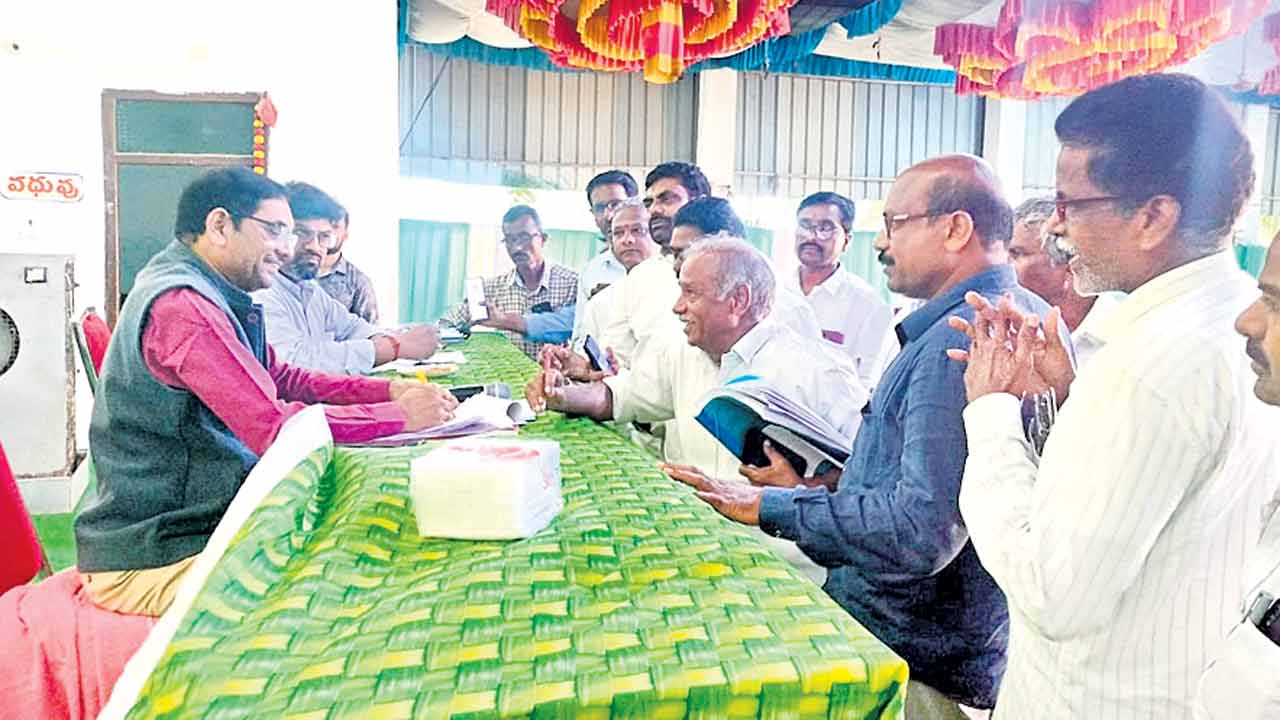 హైవేకు భూములియ్యం..