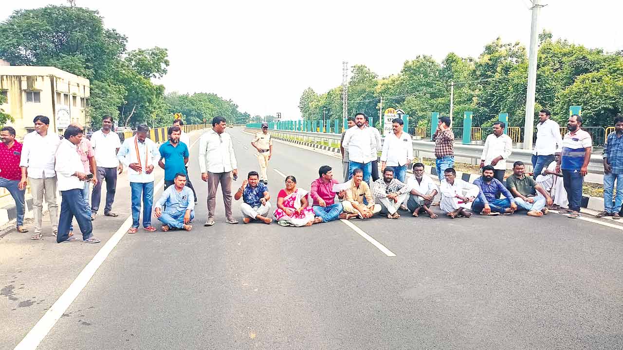 అక్రమాలపై అన్నదాతల ఆగ్రహం