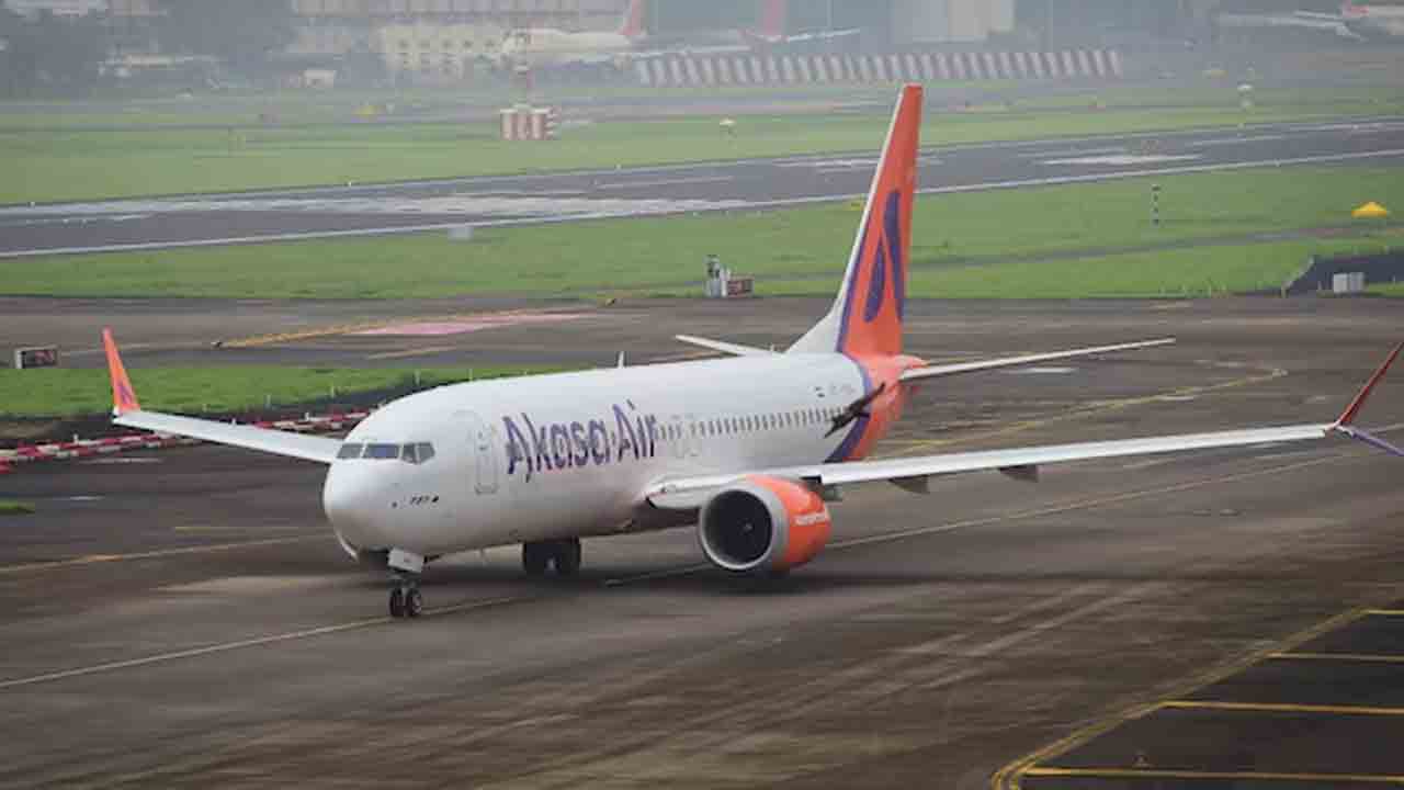 Akasa flight | ప్రయాణికుడికి అస్వస్థత.. విమానం ఎమర్జెన్సీ ల్యాండింగ్‌
