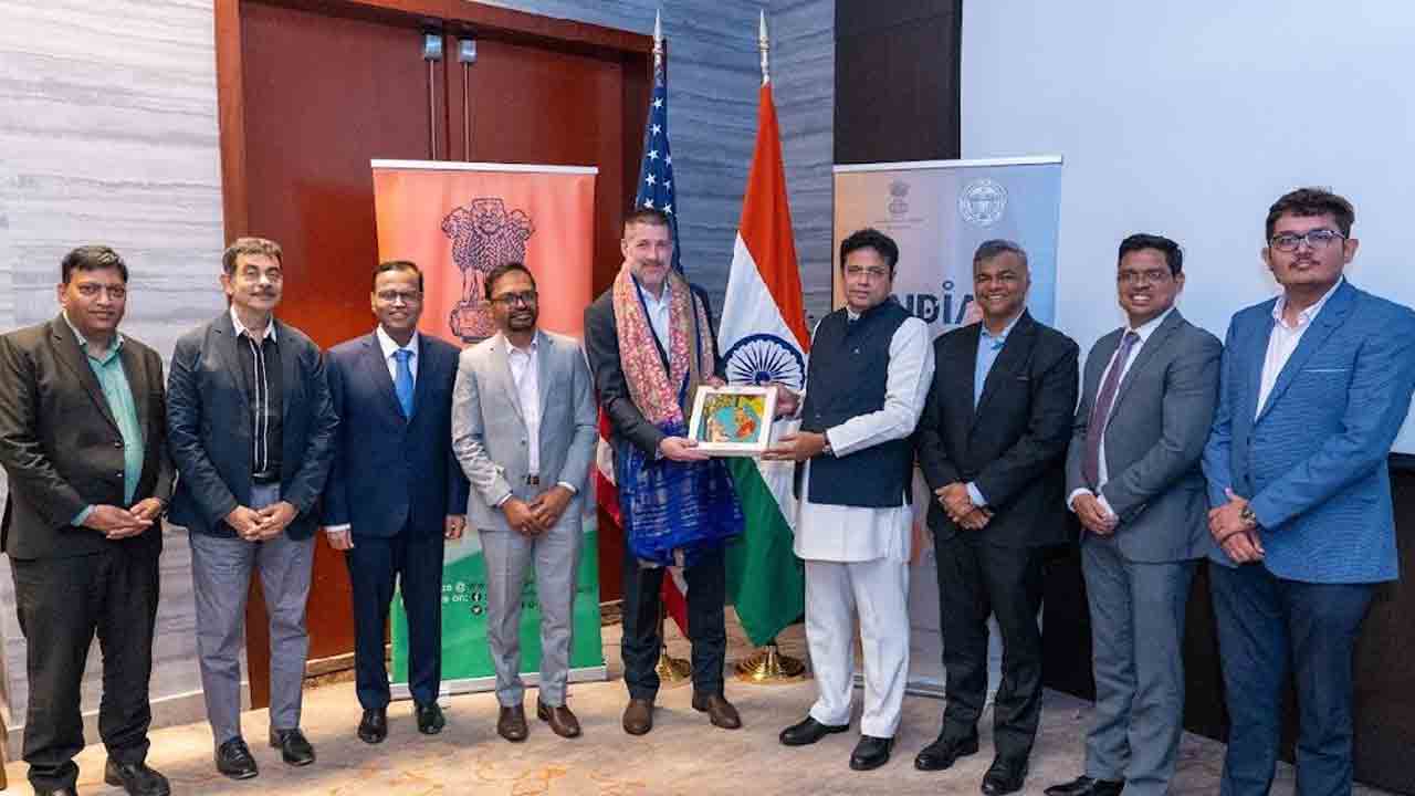 Amazon | డేటా సెంటర్‌ విస్తరణకు అమెజాన్‌ పెట్టుబడులు.. చర్చలు ఫలించాయన్న మంత్రి శ్రీధర్‌బాబు