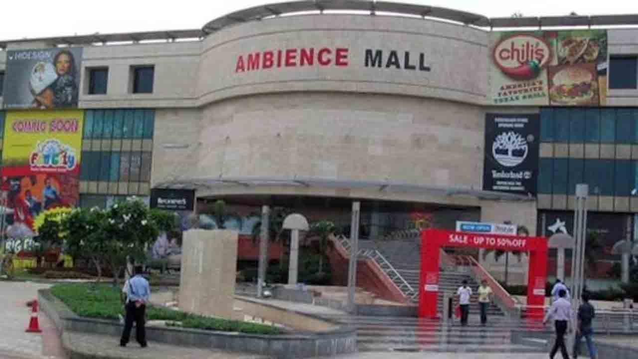 Bomb Threat | ఢిల్లీలోని మూడు మాల్స్‌, ఆసుపత్రికి బెదిరింపులు.. కొన్ని గంటల్లో బాంబు పేలుతుందంటూ మెయిల్‌